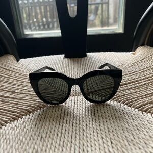 Stylish Black Sunglasses by Le Specs